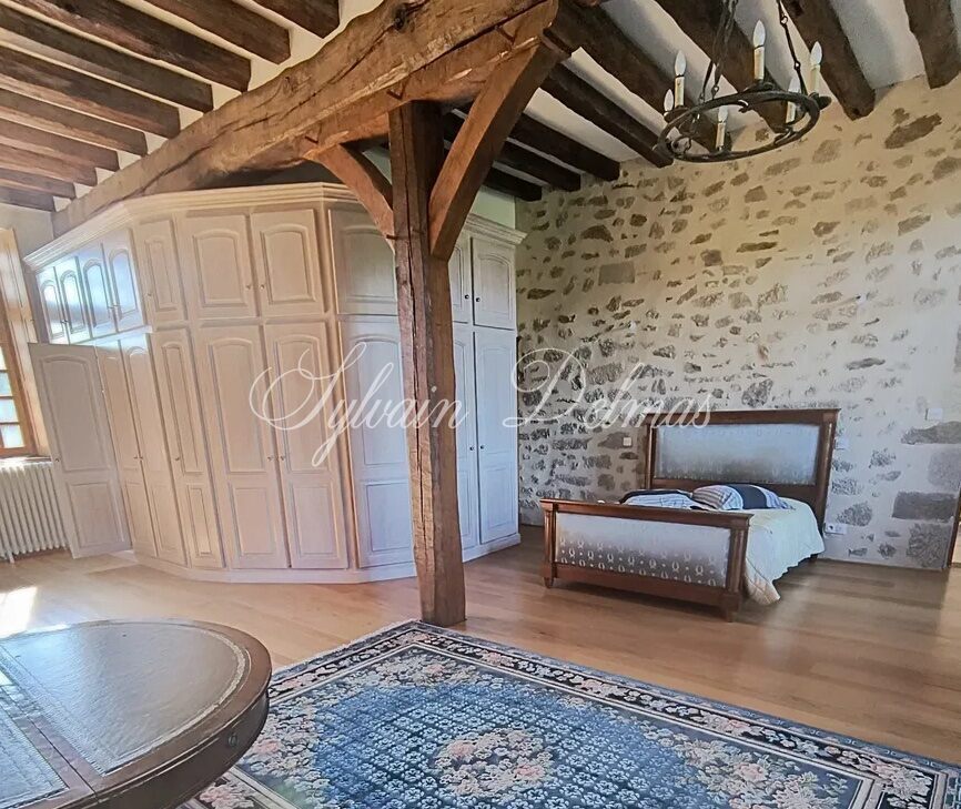 Domaine — Château du XVII eme situe à 25 min de Limoges sur a magnifique plan d'eau et un parc de 27ha