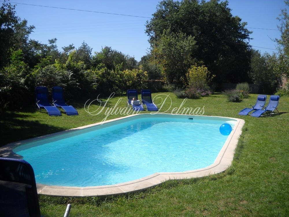 Château en Charente, 1,2 hectare, Piscine, Environnement paisible - Confolens