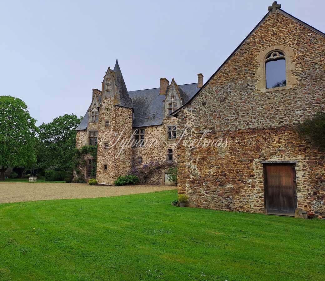 Château — Manoir du XVI eme ISMH dans l'est de la Mayenne