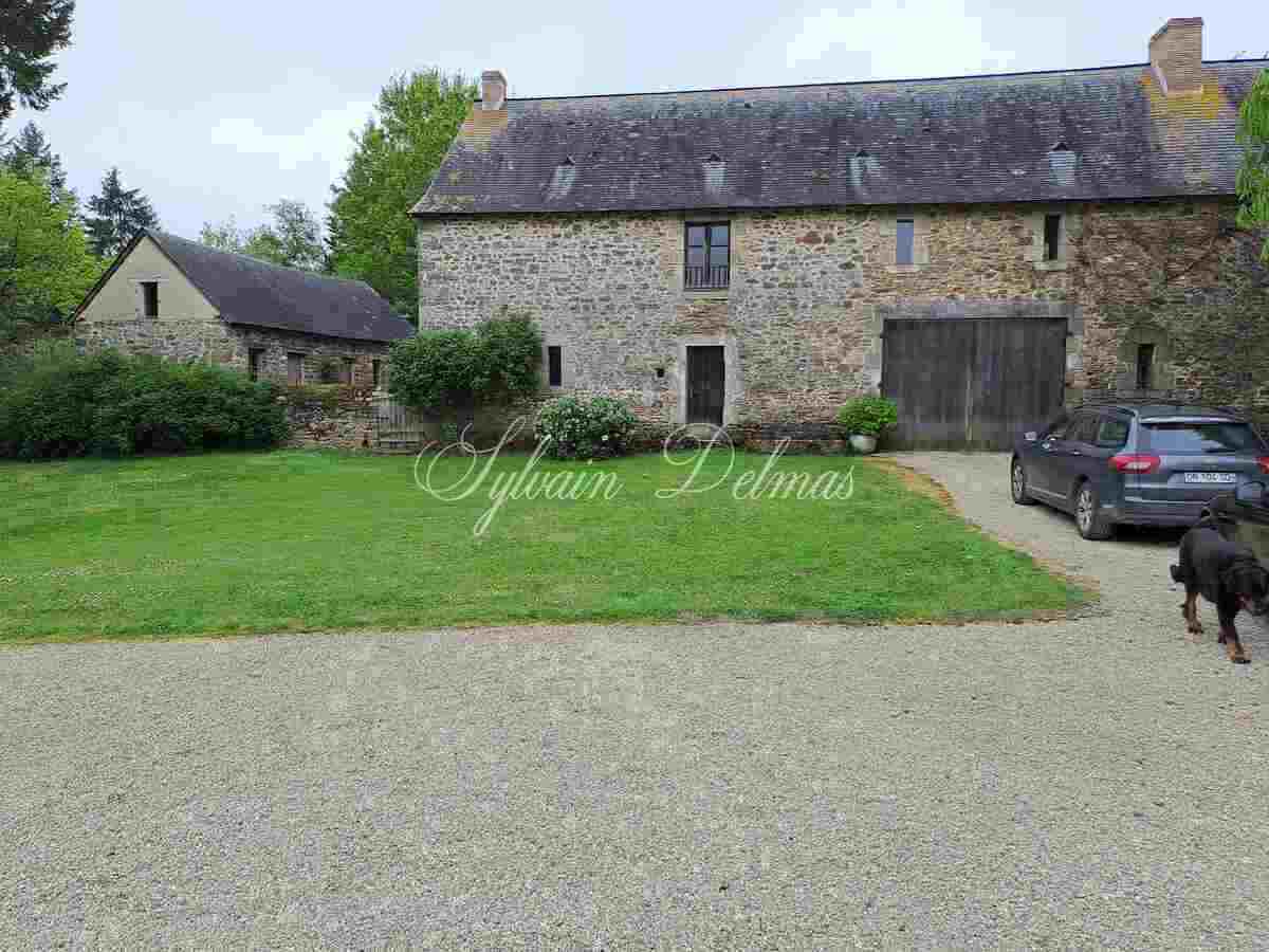 Château — Manoir du XVI eme ISMH dans l'est de la Mayenne