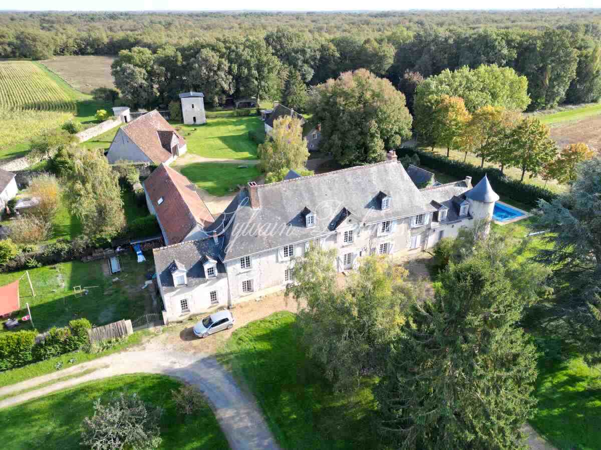 Château — CHATEAU XV ET XVIII ème périphérie de TOURS
