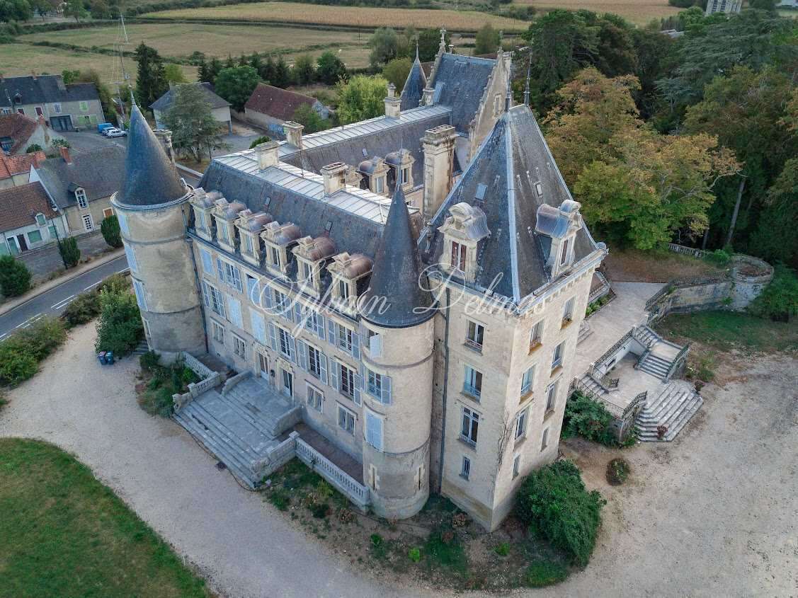 Château historique classé pittoresque 40 KM de Sancerre 2H30 de Paris