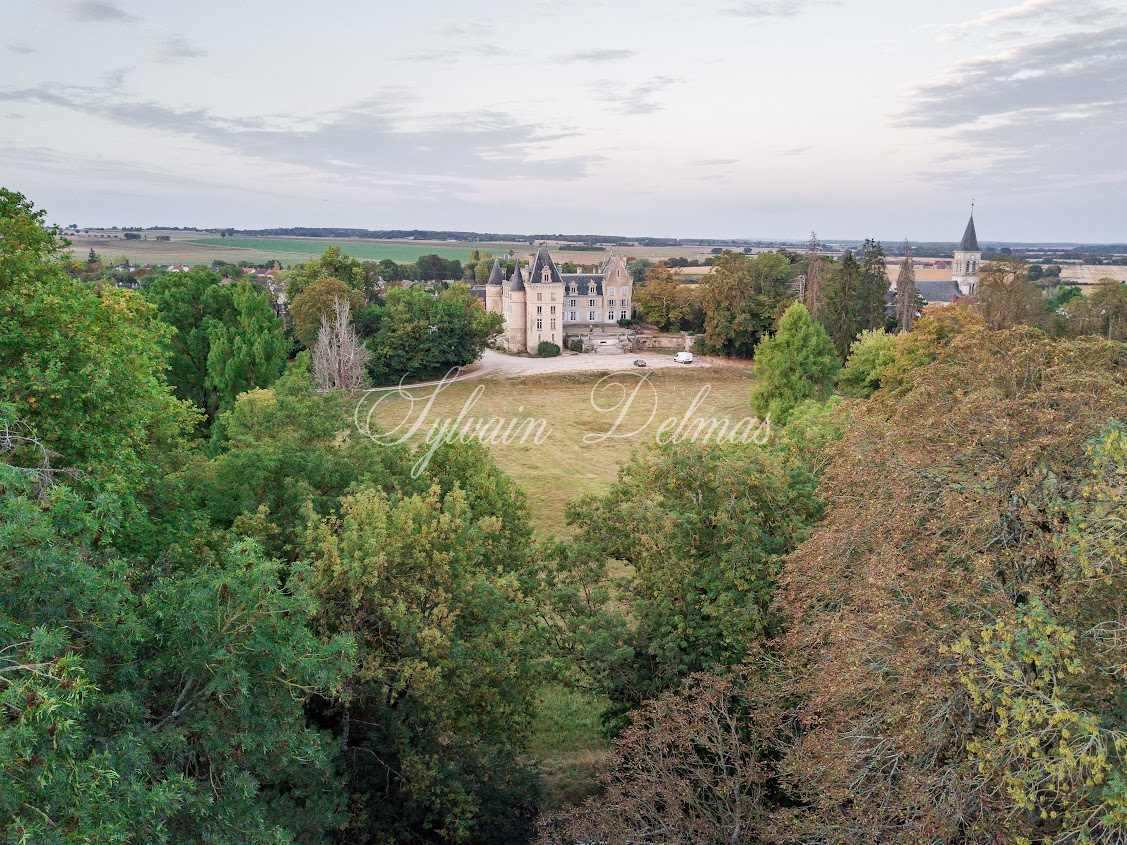 Château historique classé pittoresque 40 KM de Sancerre 2H30 de Paris