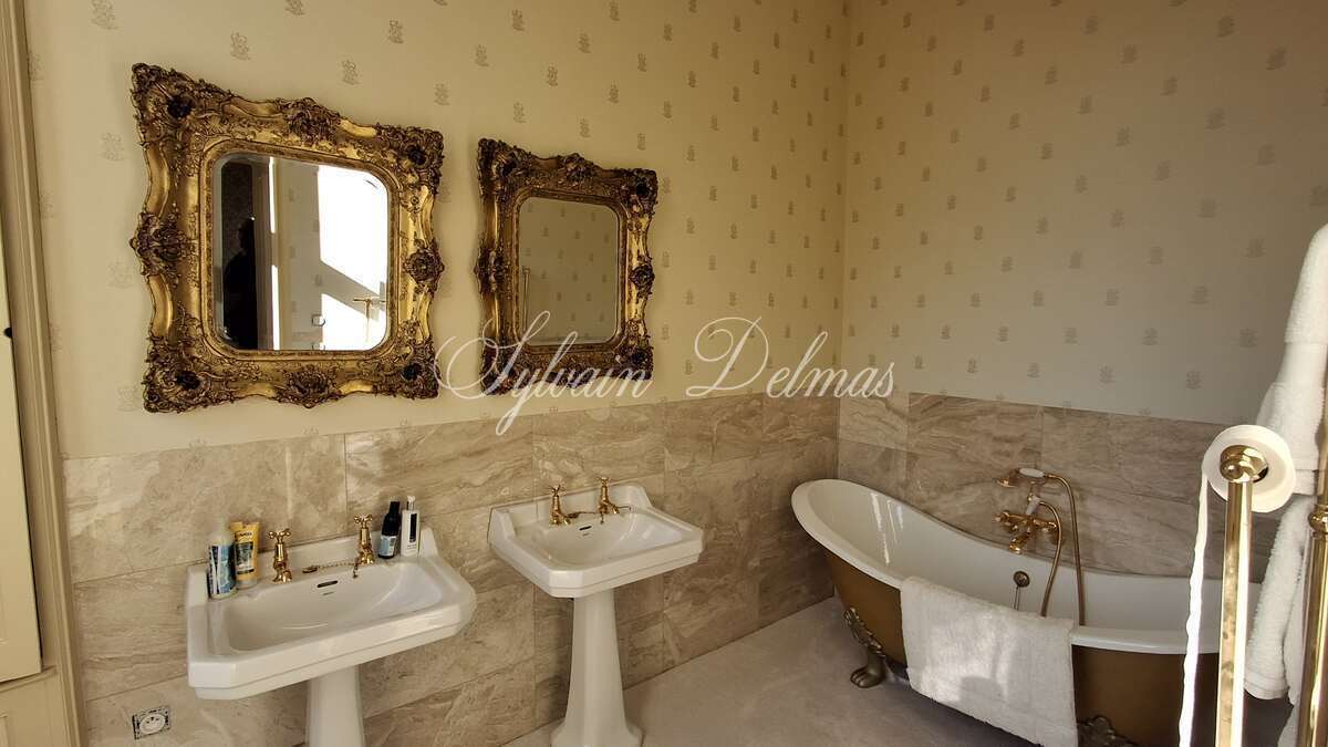 Propriété équestre — Beau château  XIX eme à vendre en Haut-Anjou.