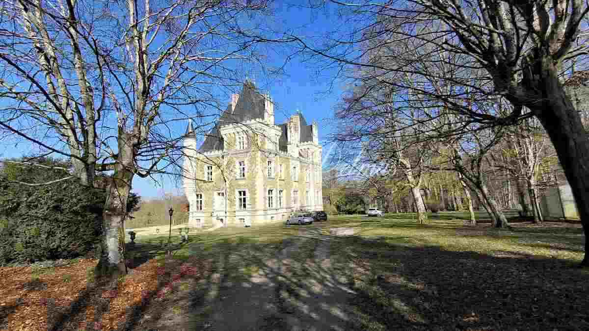 Propriété équestre — Beau château  XIX eme à vendre en Haut-Anjou.