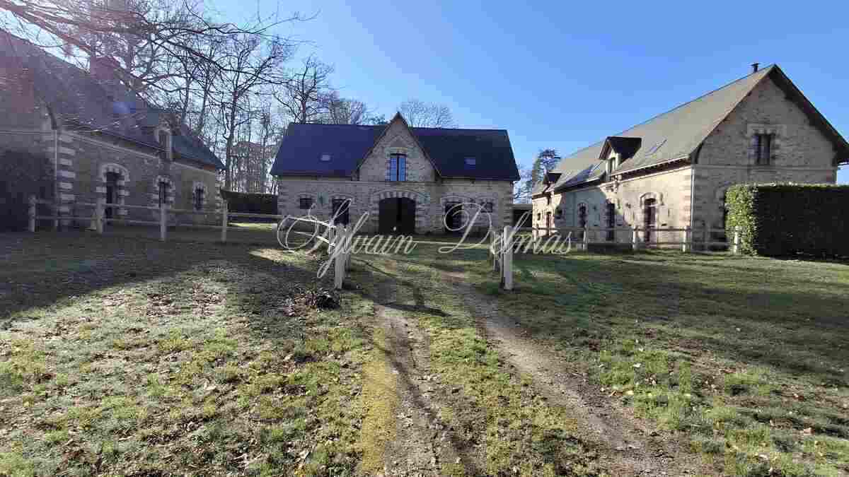 Propriété équestre — Beau château  XIX eme à vendre en Haut-Anjou.