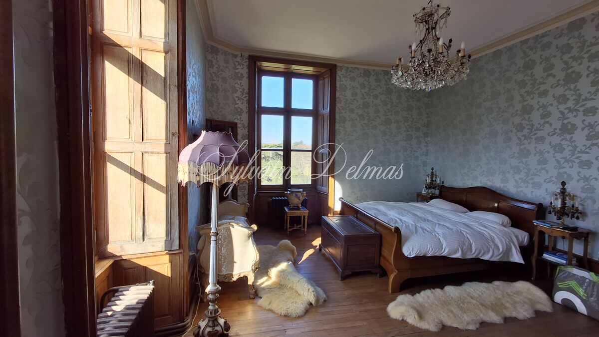 Propriété équestre — Beau château  XIX eme à vendre en Haut-Anjou.