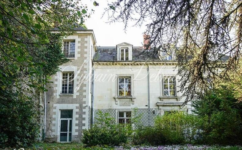 Hôtel particulier — Ancien prieuré à restaurer idéalement à 5 minutes du centre de Tours.