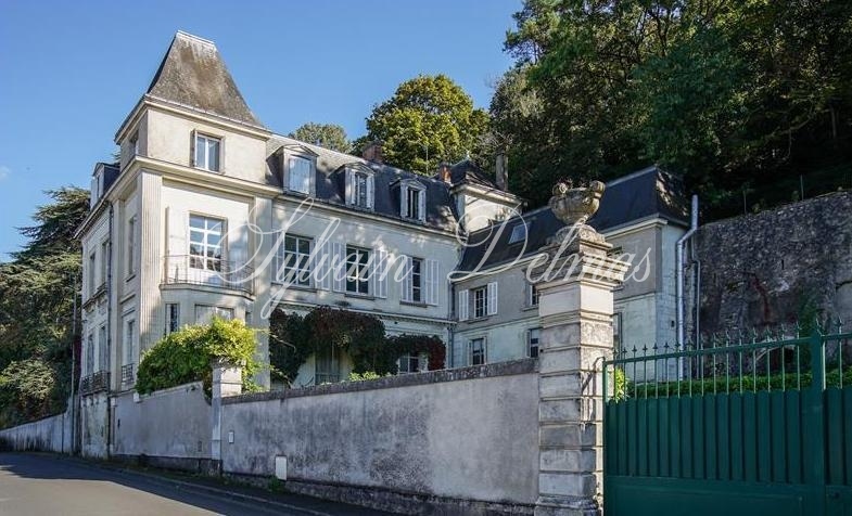 Hôtel particulier — Ancien prieuré à restaurer idéalement à 5 minutes du centre de Tours.