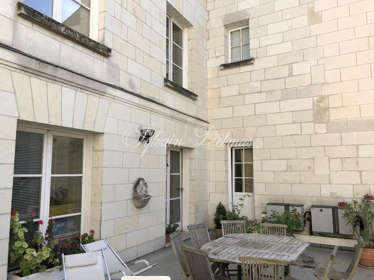 Immeuble de prestige — Immeuble ancien à usage mixte dans le vieux Tours de 400m2.