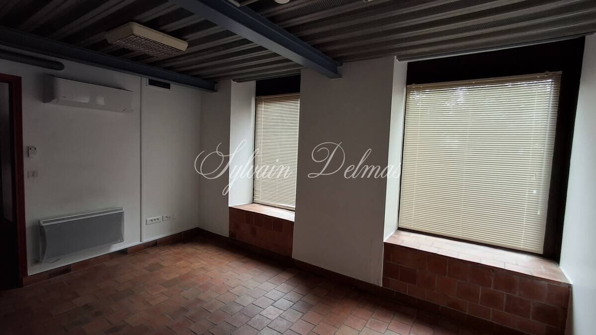 Immeuble de prestige — Immeuble ancien à usage mixte dans le vieux Tours de 400m2.