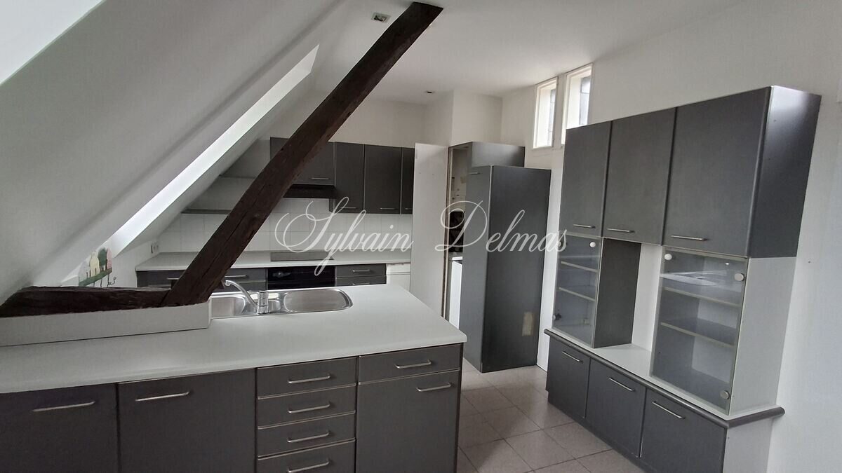 Immeuble de prestige — Immeuble ancien à usage mixte dans le vieux Tours de 400m2.