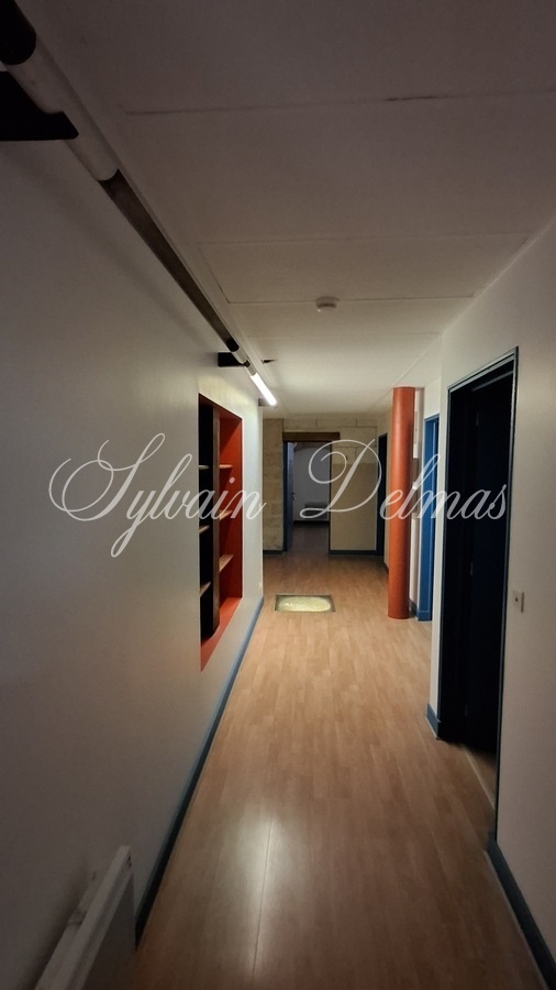 Immeuble de prestige — Immeuble ancien à usage mixte dans le vieux Tours de 400m2.