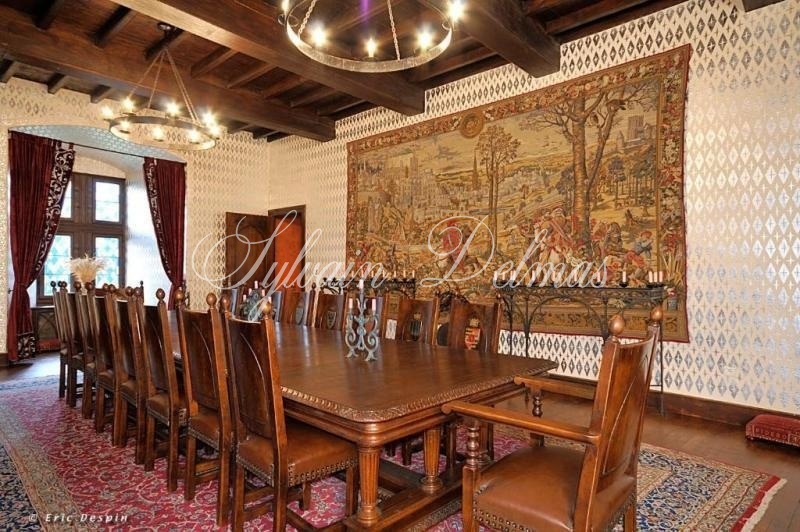 Un château médiéval Dans le Périgord du XIIe siècle situé sur un vaste domaine de 170 hectares avec une restauration complète qui honore son patrimoine.