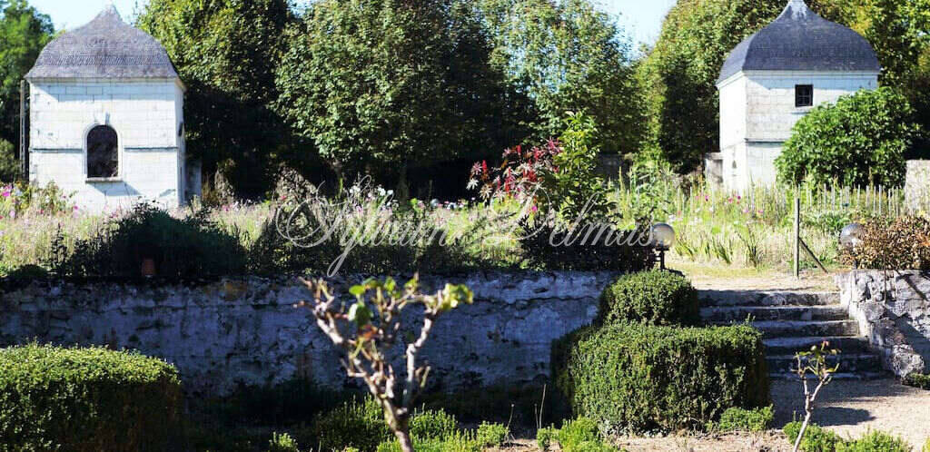 Château à 10 min de Tours de 500m2 sur un magnifique parc de 5ha.