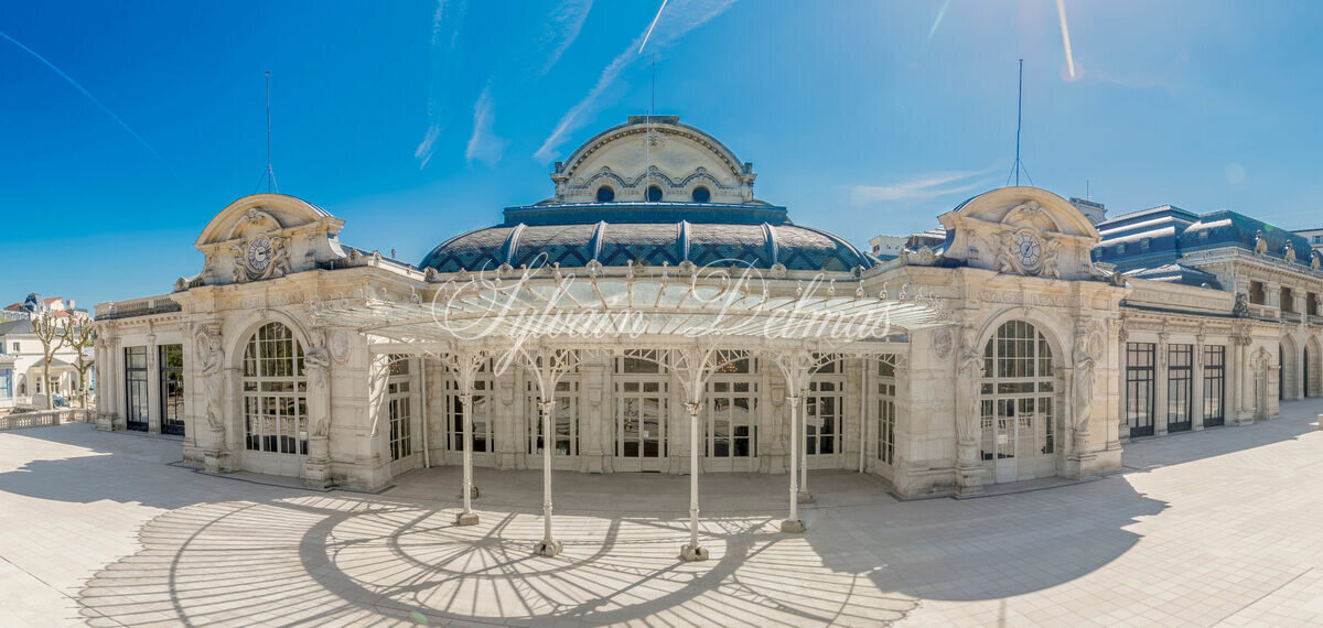 Immeuble de prestige — A SAISIR PLEIN CENTRE DE VICHY HÔTEL HISTORIQUE 4*  59 CHAMBRES