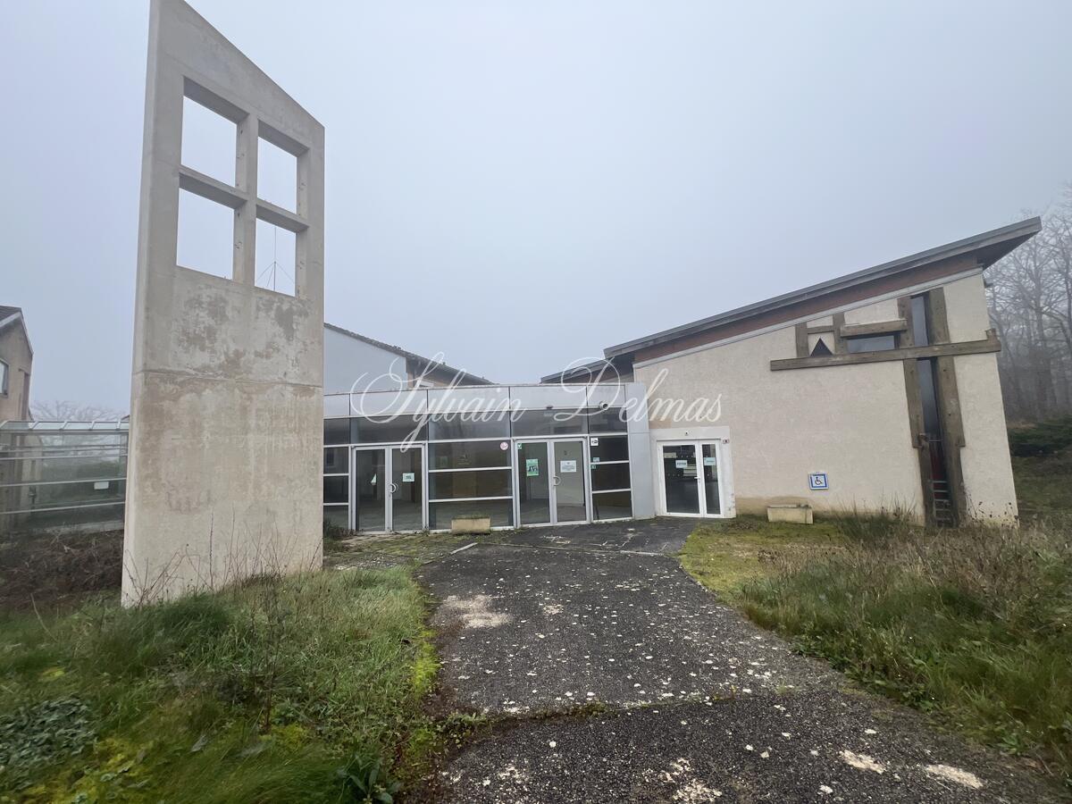 Ancien centre de formation de 10 000 M2 de bâtiments sur 30 hectares