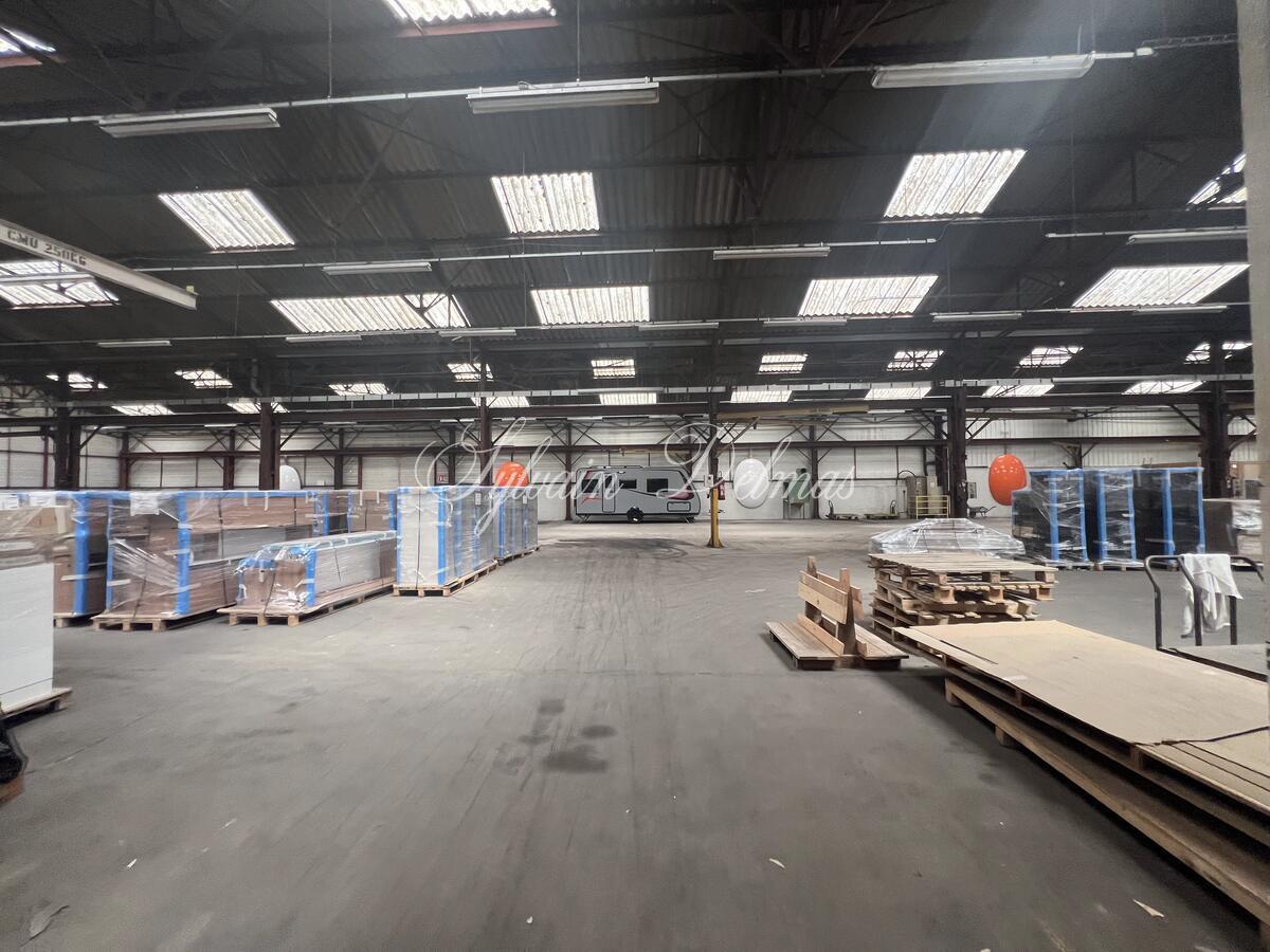 AMBOISE OPPORTUNITE 4000 m2 de locaux industriel avec maison de maître aménagée en bureaux