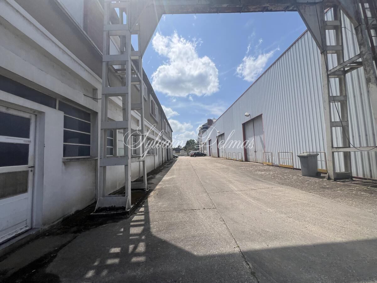 AMBOISE OPPORTUNITE 4000 m2 de locaux industriel avec maison de maître aménagée en bureaux
