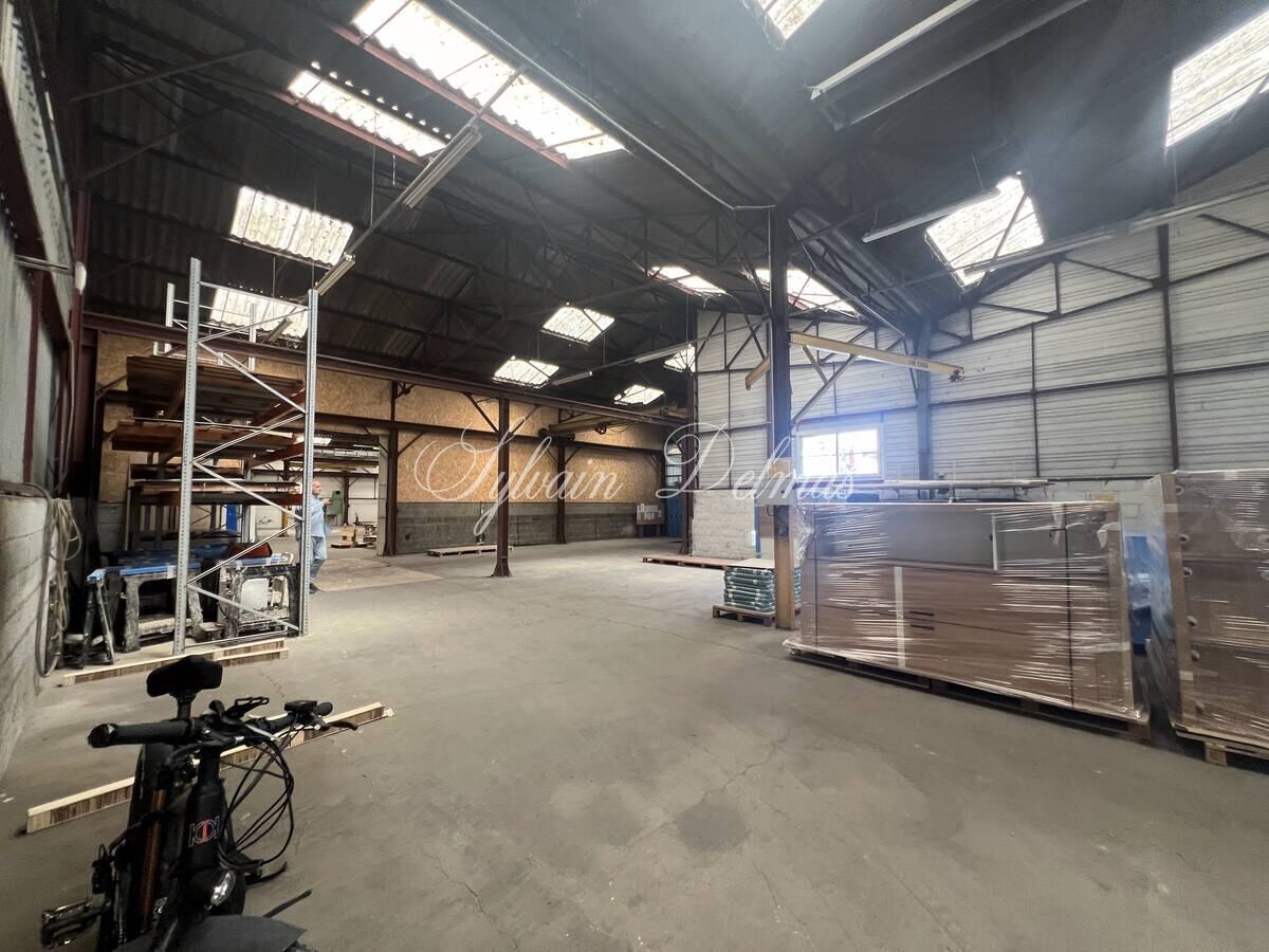AMBOISE OPPORTUNITE 4000 m2 de locaux industriel avec maison de maître aménagée en bureaux
