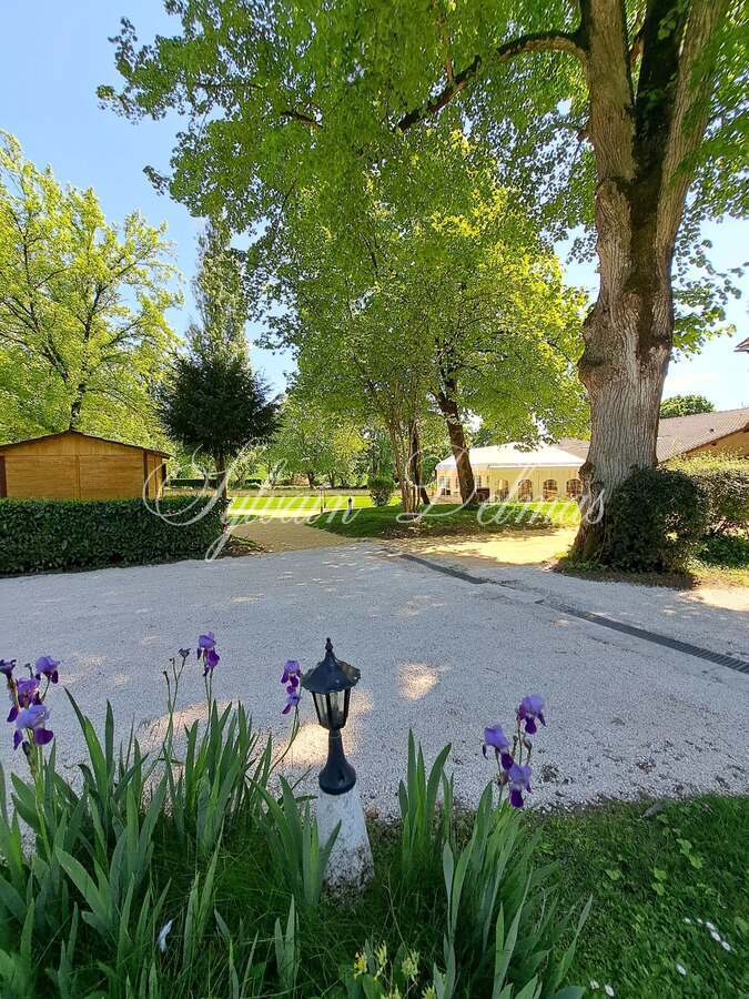 FABULEUX CHÂTEAU XIX ème en Touraine, restauré en lieux de séminaires