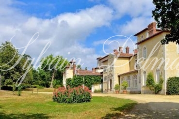 Château — Un véritable bijou au cœur de la Vendée, le Domaine est un lieu empreint d'élégance italienne et d'histoire.