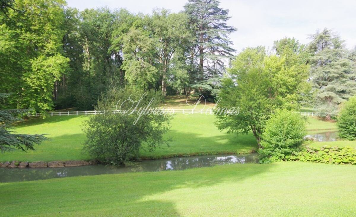 Somptueuse propriété, située à proximité immédiate de Poitiers