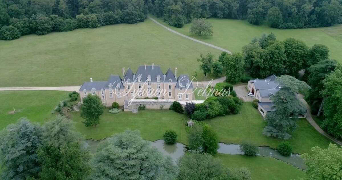 Somptueuse propriété, située à proximité immédiate de Poitiers