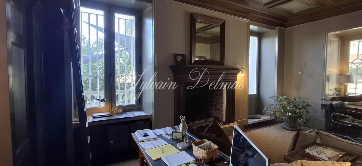 Domaine — Châteaux du XIX eme entièrement rénovée surplombant une charmante rivière, proche de Chambord et Blois.