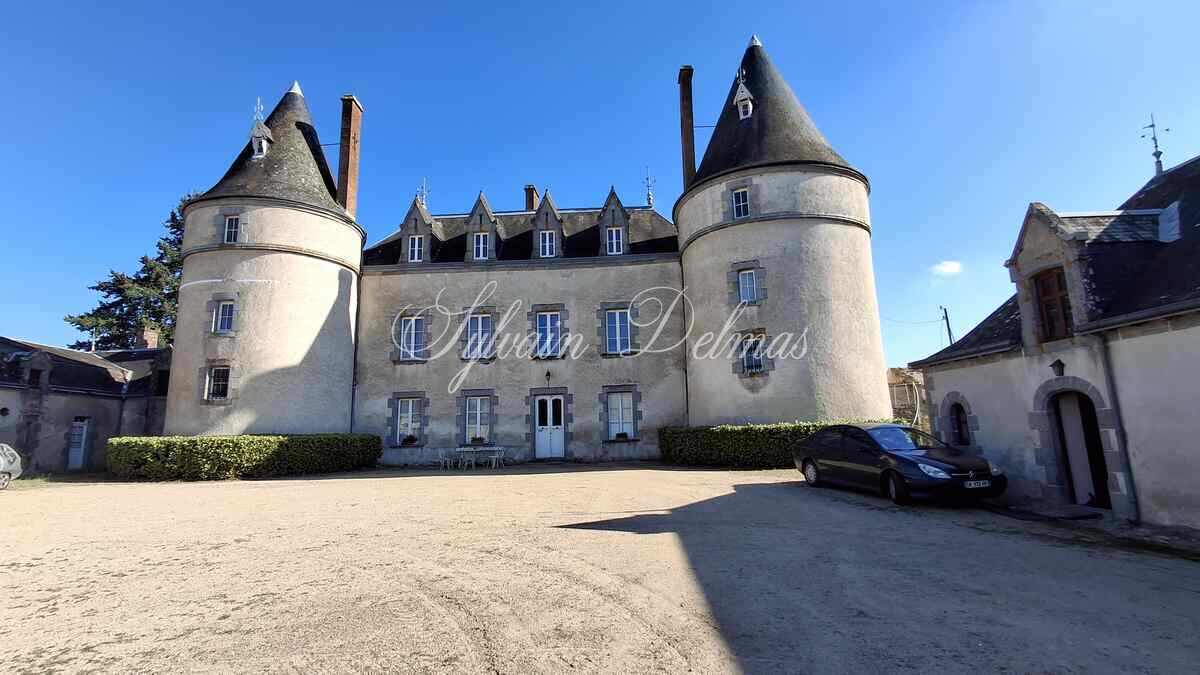 Propriété de chasse — Exceptionnel château XV-XVI et XIXe avec son hameau et ses 108 hectares avec poossibilité d’acheter 200ha en plus