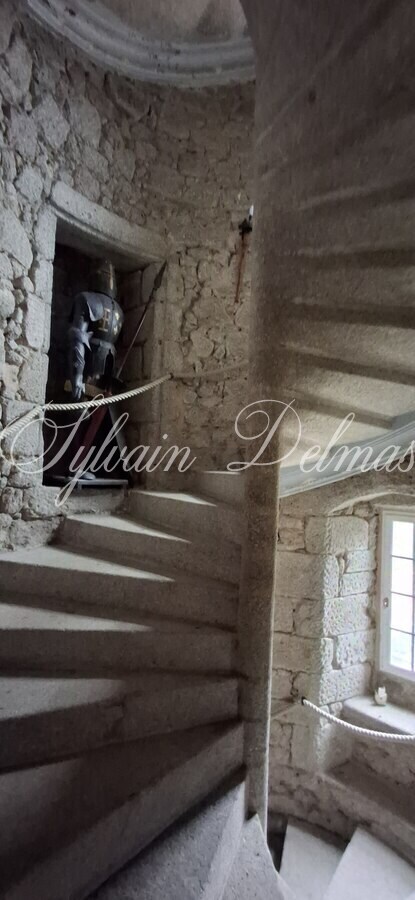 Splendide Château Médiéval Classé – Creuse (23) Situé dans un cadre préservé au cœur de la France