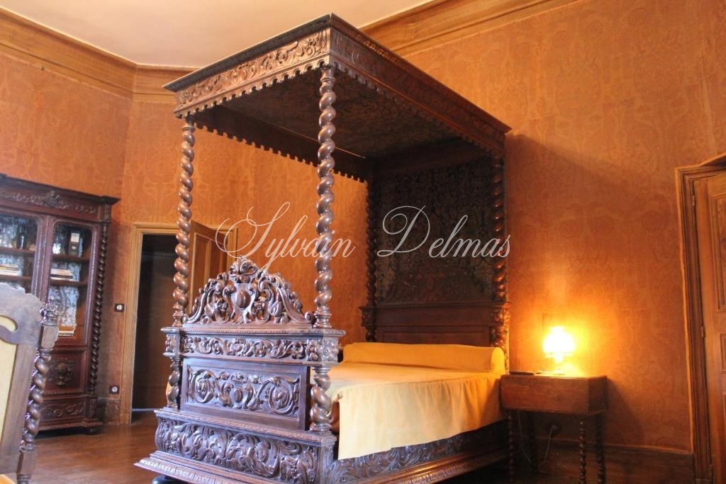 Splendide Château Médiéval Classé – Creuse (23) Situé dans un cadre préservé au cœur de la France