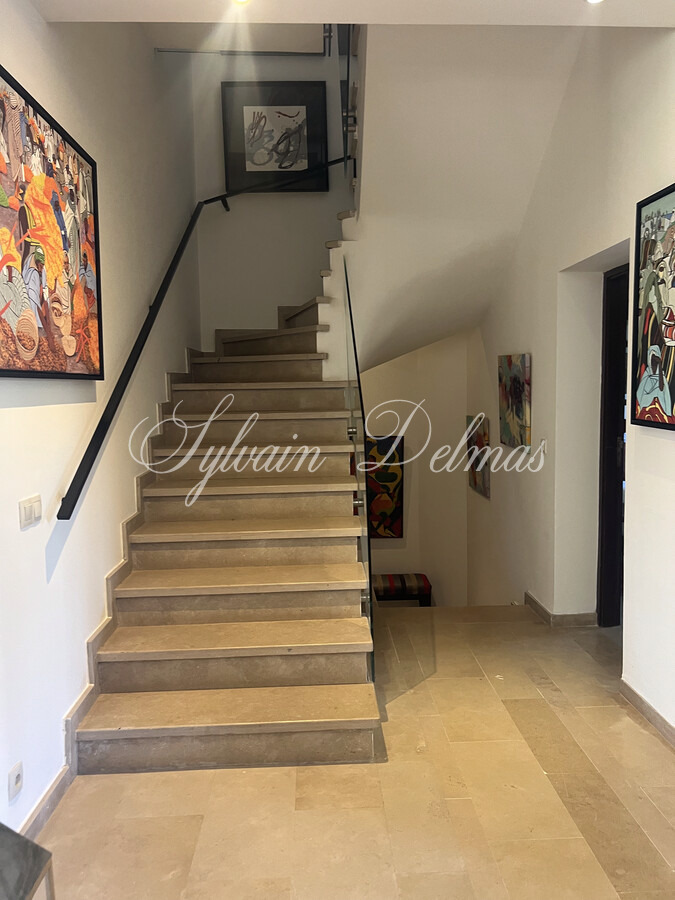 VILLA 350 M2 A AMELKIS