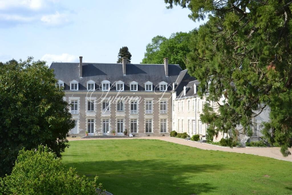 FABULEUX CHÂTEAU XVII ÈME EN VAL DE LOIRE