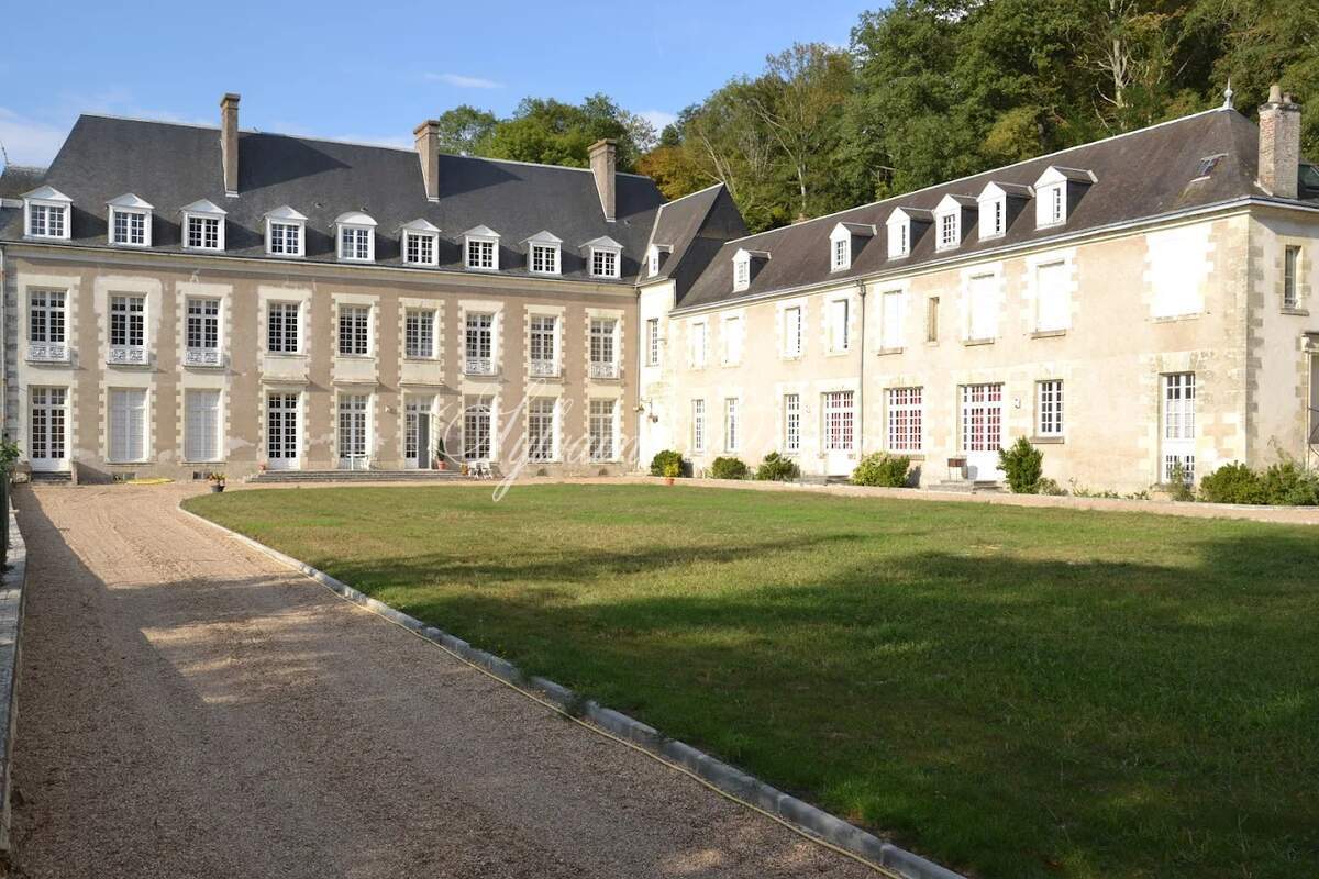 FABULEUX CHÂTEAU XVII ÈME EN VAL DE LOIRE