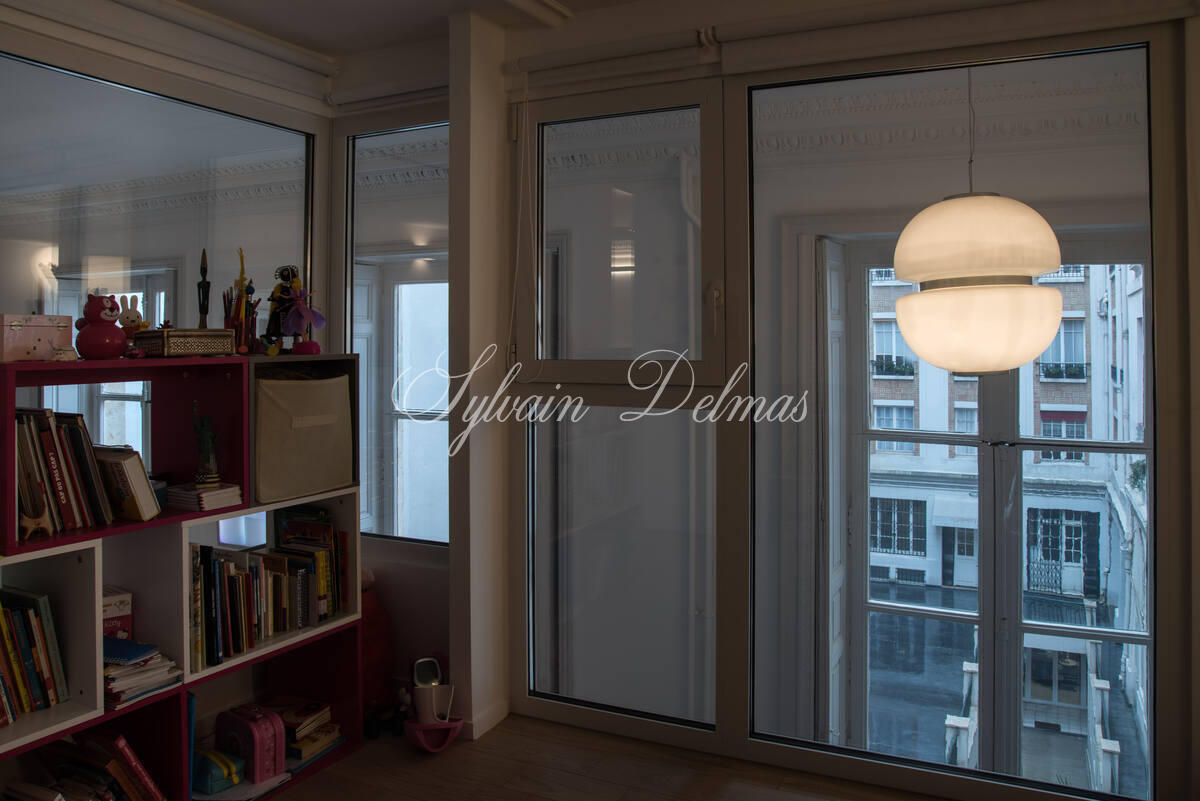 Appartement d'exception — Appartement parisien d'exception – Charme de l'ancien & modernité élégante dans le 9ème.