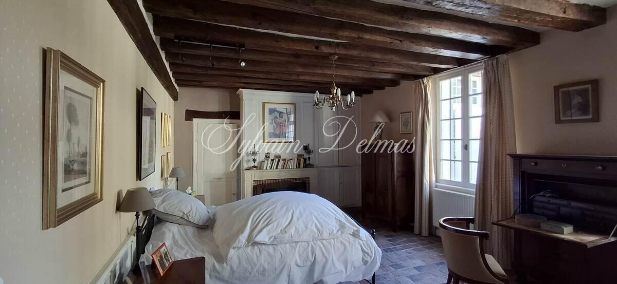 Maison de maître — Superbe Maison en piere de taille du XVIII ème en parfait état au sud de Tours.