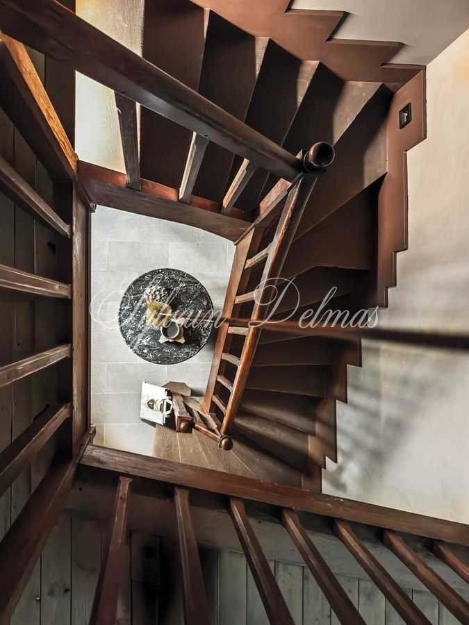 Châteaux du XIX eme entièrement rénovée surplombant une charmante rivière, proche de Chambord et Blois.