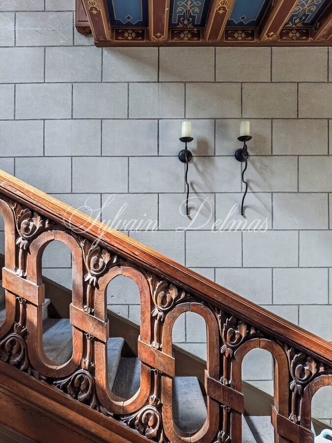 Châteaux du XIX eme entièrement rénovée surplombant une charmante rivière, proche de Chambord et Blois.