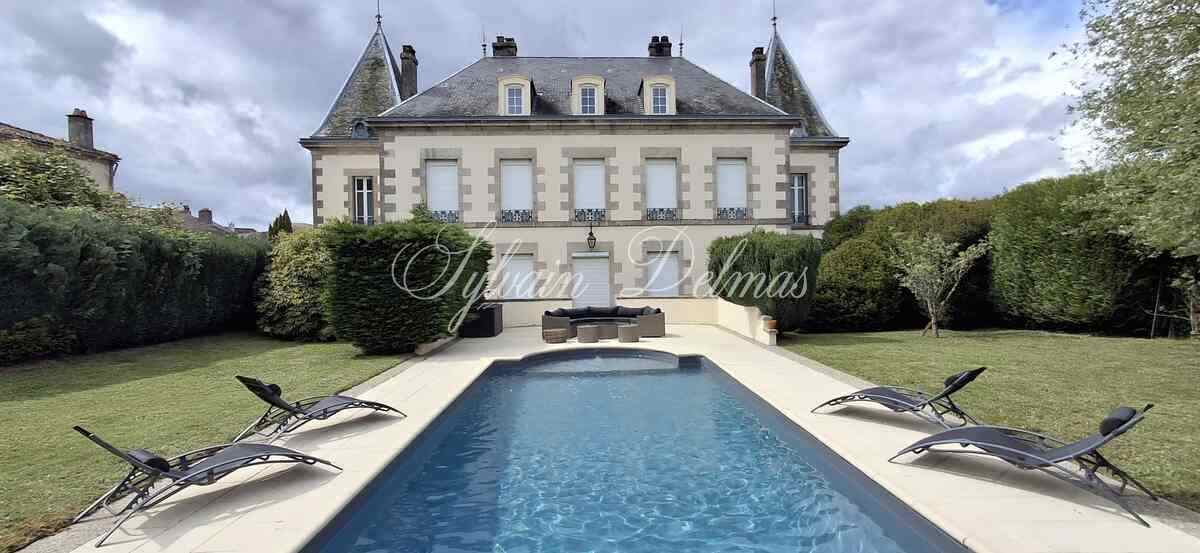 Château — Maison de maitre complétement rénovée sur la route de Richard coeur de Lion