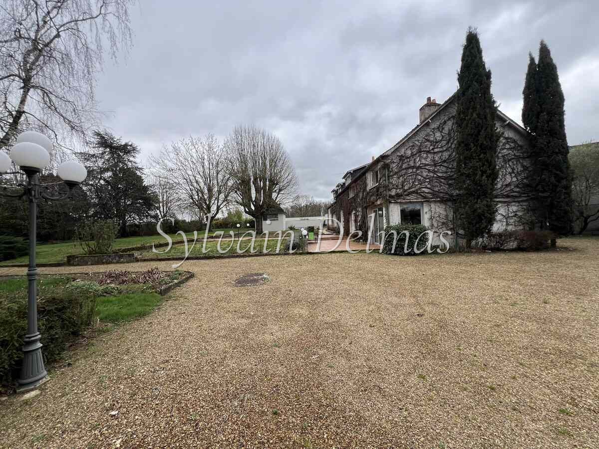 PROPRIETE SUR 1.5 HECTARES EN PERIPHERIE DE TOURS SUD