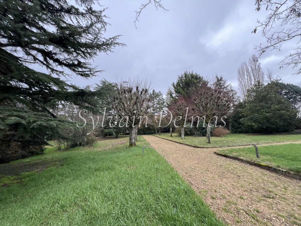 PROPRIETE SUR 1.5 HECTARES EN PERIPHERIE DE TOURS SUD