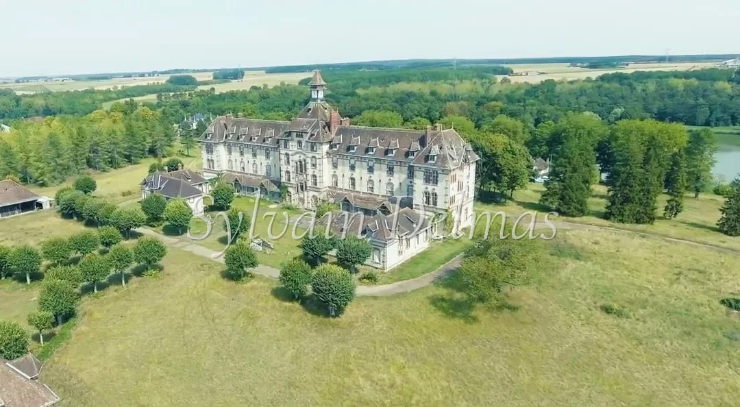 BÂTIMENT HISTORIQUE DE TOURAINE MH A RESTAURER