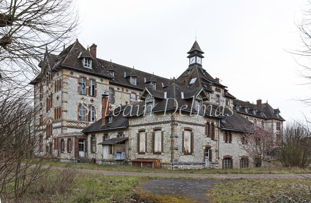 BÂTIMENT HISTORIQUE DE TOURAINE MH A RESTAURER