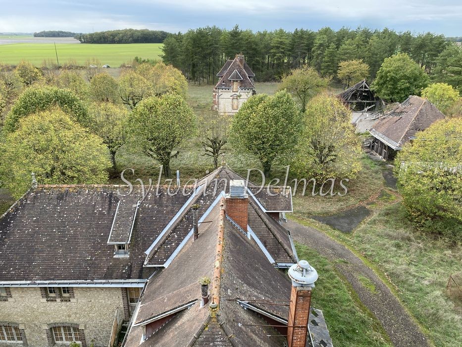 BÂTIMENT HISTORIQUE DE TOURAINE MH A RESTAURER