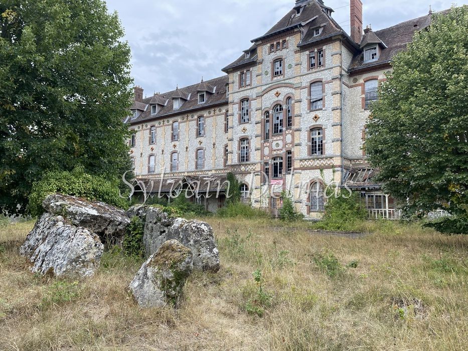 BÂTIMENT HISTORIQUE DE TOURAINE MH A RESTAURER