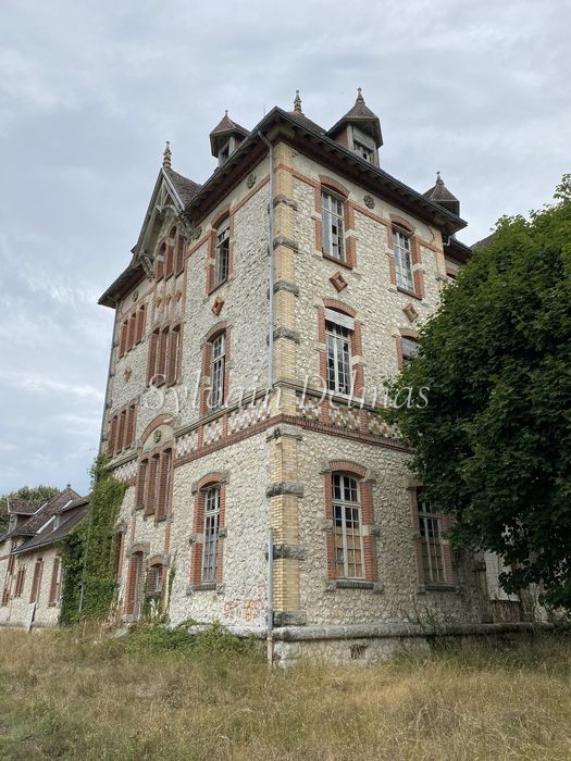 BÂTIMENT HISTORIQUE DE TOURAINE MH A RESTAURER