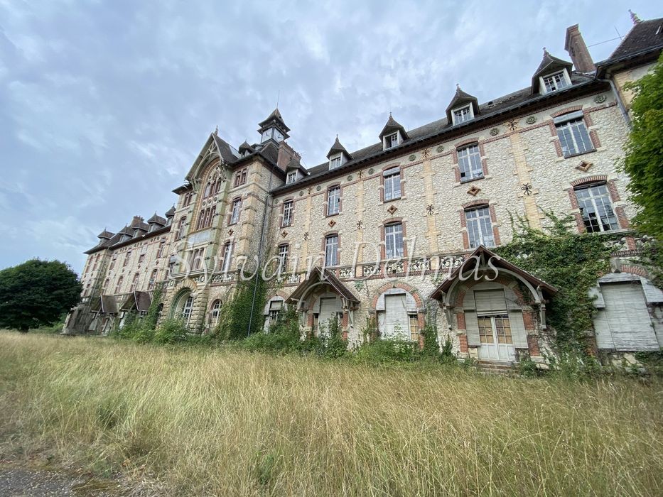 BÂTIMENT HISTORIQUE DE TOURAINE MH A RESTAURER