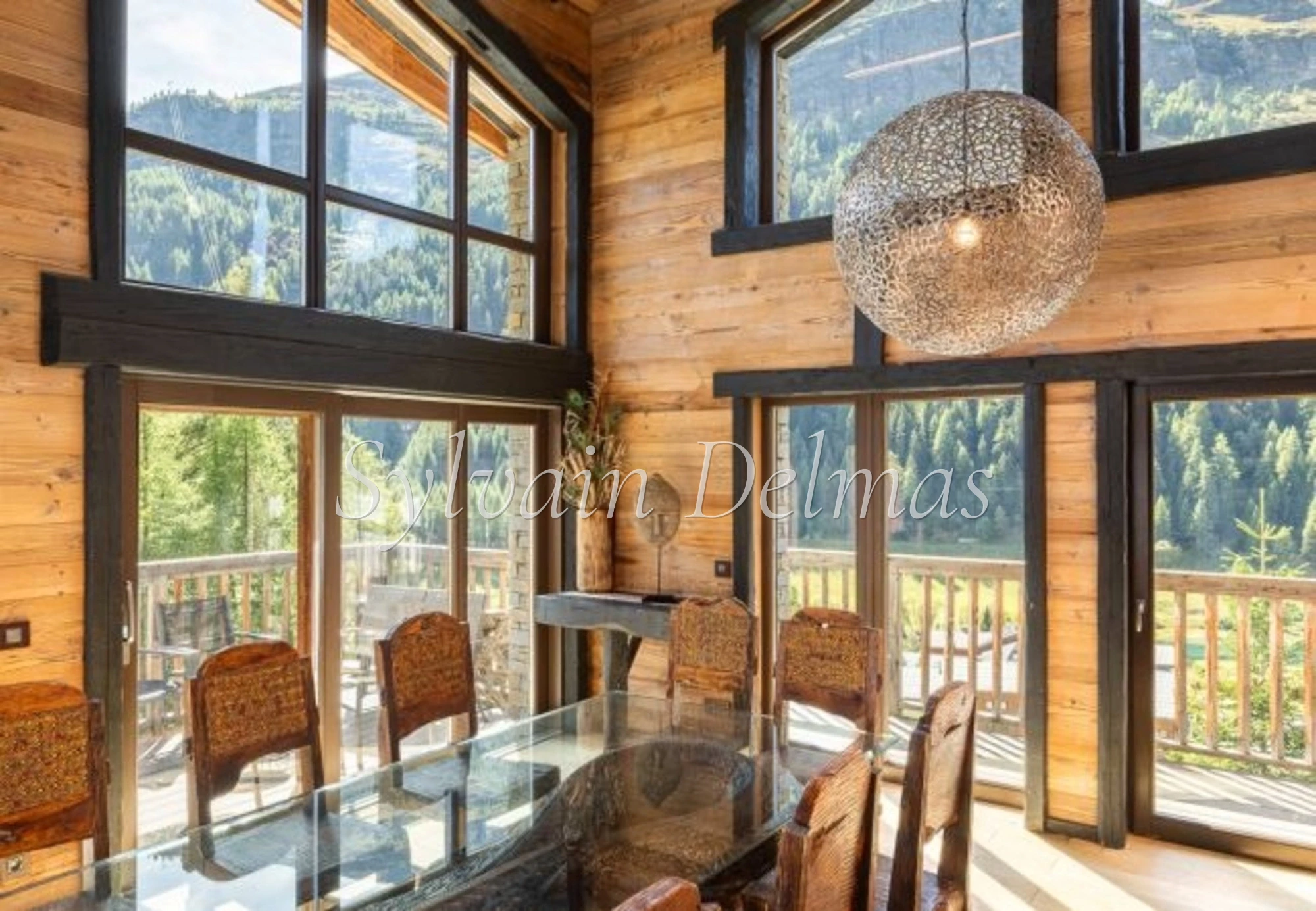 ENSEMBLE ALPIN ULTRA-PREMIUM de 3 400 m² à TIGNES (73) 5 Chalets haut de gamme , accès ski au pied, vue, piscine