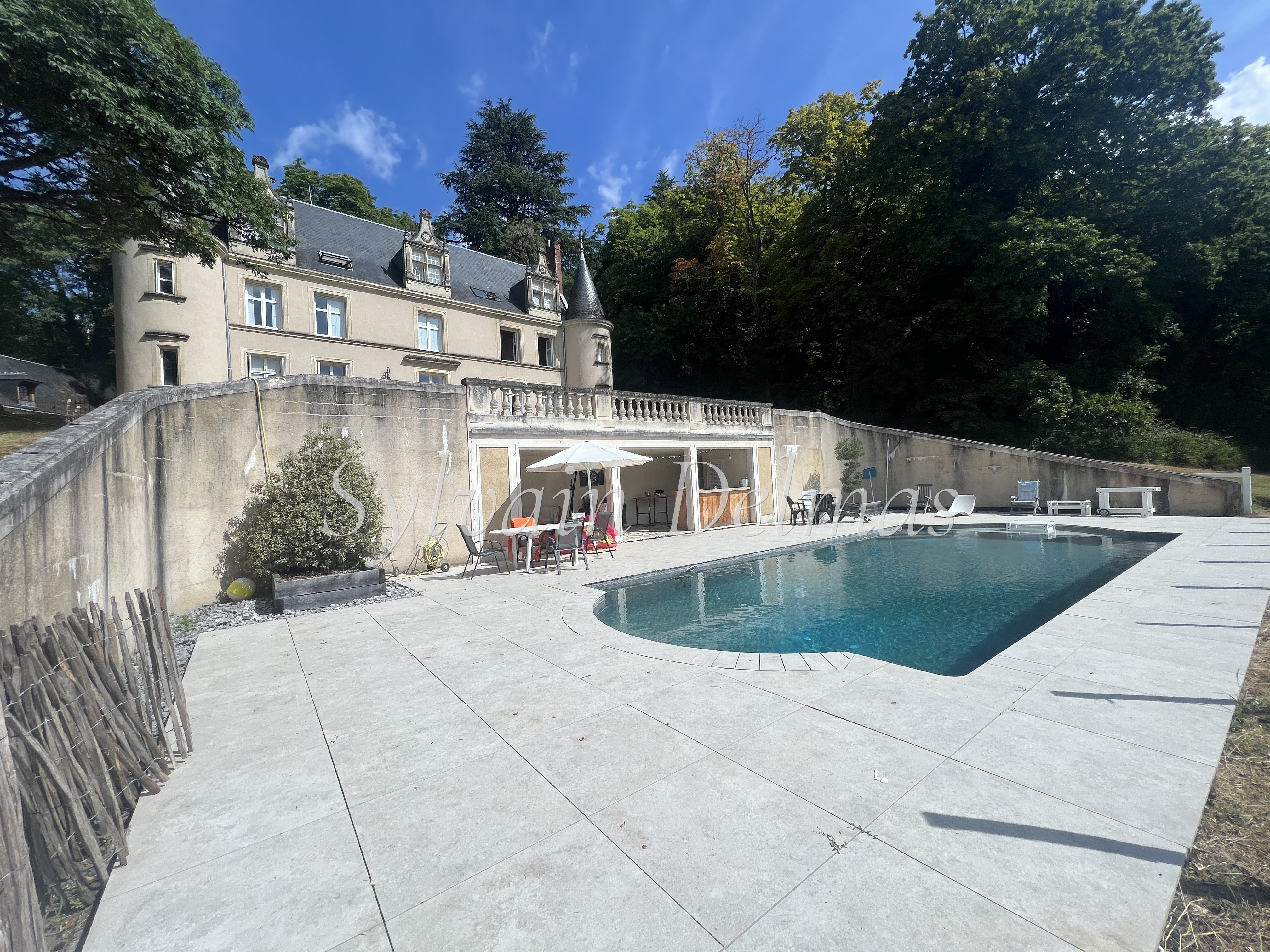 SUBLIME CHÂTEAU DU XV ET XIXème restauré